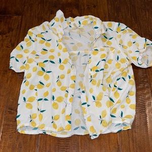 Size small, lemon print collar shirt